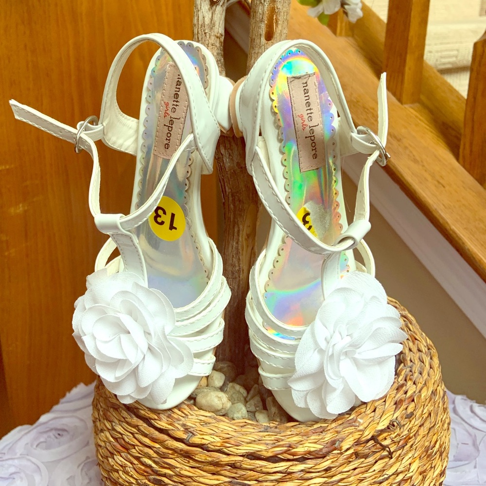 EUC Girls Nanette Lepore White Rose Detail Sandals